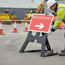 Premium Pedestrians Arrow Right Sign 600x450mm with High Reflectivity for Safety in Construction Areas