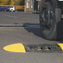 Premium Speed Reduction Ramp 15RE - Recycled Materials, Easy Installation, High Visibility for Traffic Control