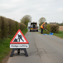 Premium Hedge Cutting Drop Sup Plate Sign with RA1 Reflectivity and Flexible Deployment Features
