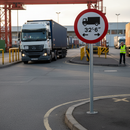 Professional Vehicle Length Restriction Post Sign - Customizable Length Indication for Traffic Management