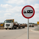 Premium Prohibited Sign for Towed Caravans - Diagram 622.7 for Road Safety - High-Quality Professional Grade for Industrial and Commercial Applicat...