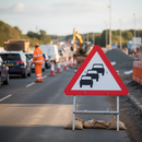 Premium Quick Fit Queues Likely Sign - 750mm Diameter for Temporary Traffic Management