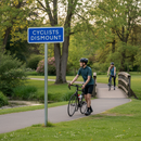 Premium Post Mounted 'Cyclists Dismount' Sign with RA2 Reflective Material for High Visibility in Pedestrian Areas