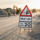Professional Quick-Fit Road Sign Face for Loose Chippings and Skid Risk - Diameter 7009 with 20mph Speed Limit