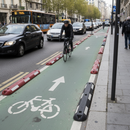 Premium Recycled Rubber Cycle Lane Separator with High Visibility Reflective Panels for Safe Traffic Management