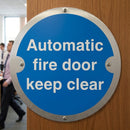 Automatic Fire Door Keep Clear Signs – 76mm Diameter – Brushed Aluminium, Polished Brass, Stainless Steel – Indoor Use